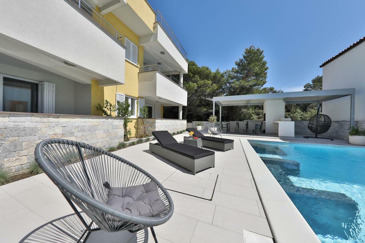 Luxury Villa Nada With Pool بيتريتْشاني المظهر الخارجي الصورة