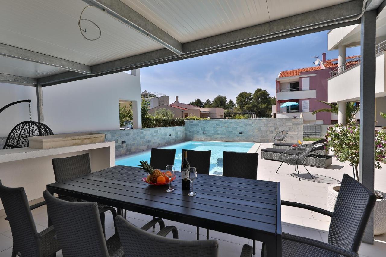 Luxury Villa Nada With Pool بيتريتْشاني المظهر الخارجي الصورة