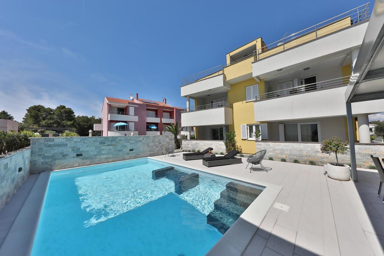 Luxury Villa Nada With Pool بيتريتْشاني المظهر الخارجي الصورة
